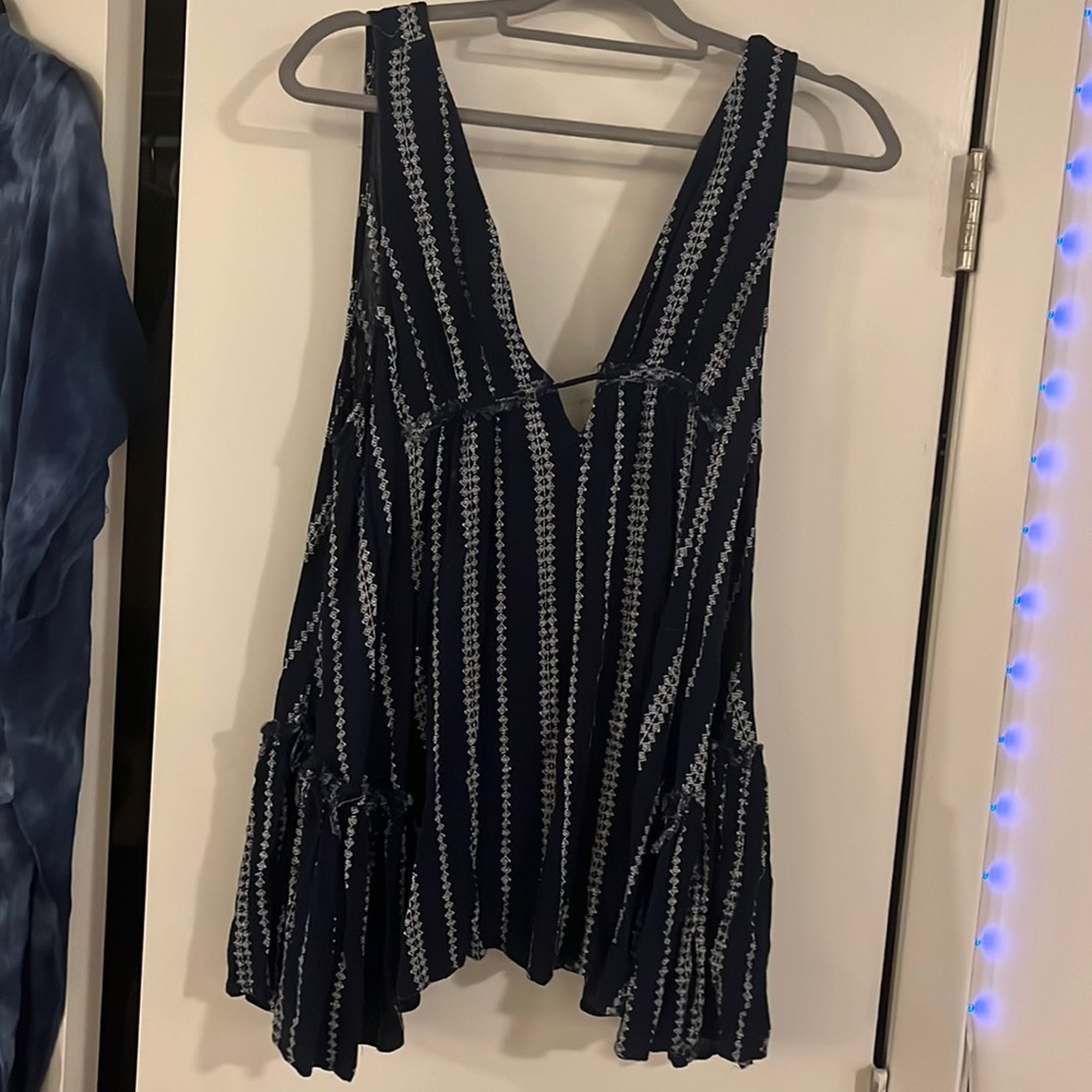 American Threads Navy top, size small